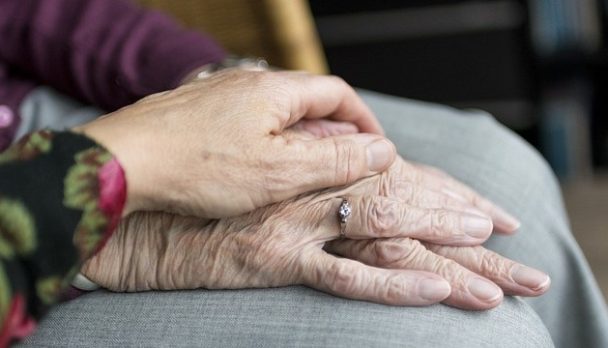 hands-2906458_640