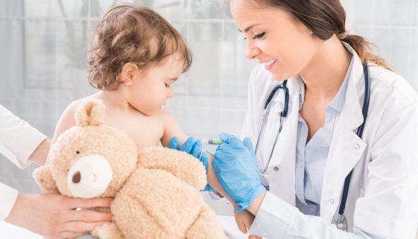 Young,Woman,Pediatrician,Performs,A,Vaccination,Of,A,Little,Girl.